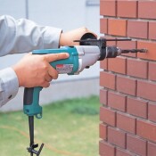 Бормашина ударна двускоростна с плавано регулиране Makita HP2050H, 720 W